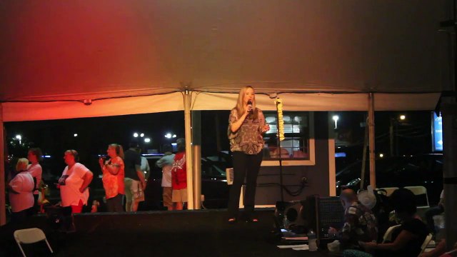 Ashleigh Mullens thanks the crowd for coming to Elvis Week 201