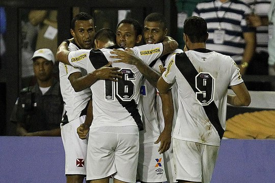 Vasco goleia Volta Redonda e vai pegar o Fla na semifinal