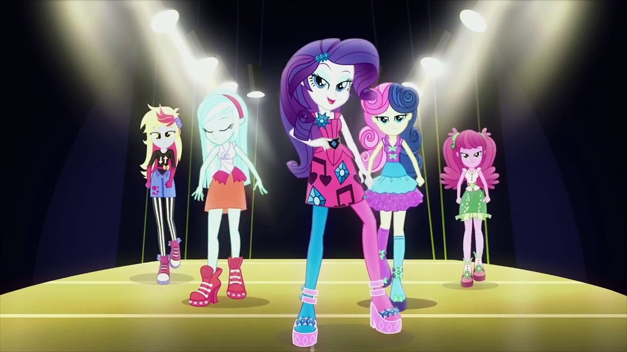 MLP- Equestria Girls - Rainbow Rocks - 'Life is a Runway' Music Video