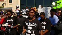 Concentración en el Ayuntamiento de North Charleston para protestar contra la muerte de un afroamericano desarmado al que un policía disparó