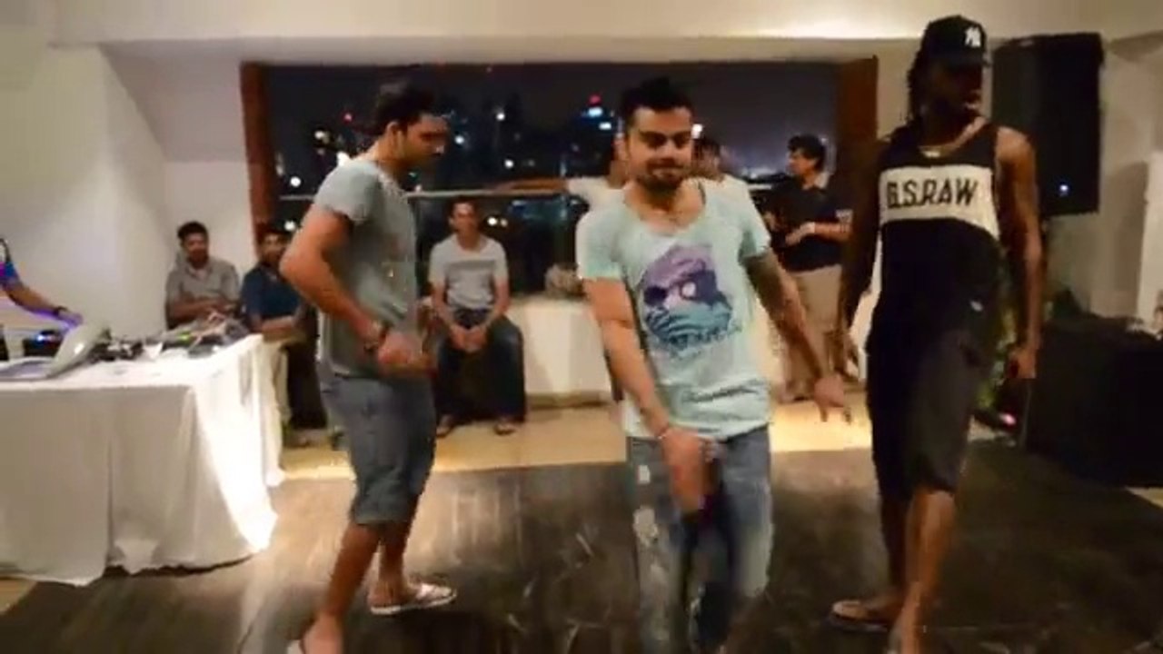 Virat Kohli Enjoying With RCB TeamMates
