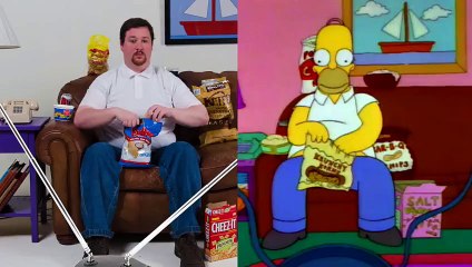 Ce grand fan des simpsons recrée une scène de la série où Homer se goinfre