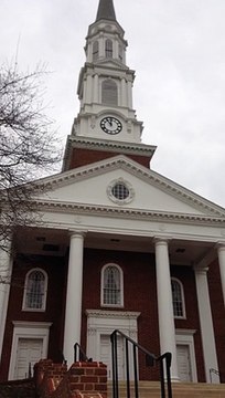 Blague de Geek ! Ils font jouer la marche impériale de Star Wars au clocher de l'université !