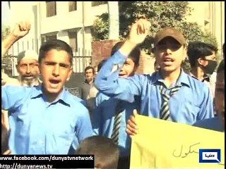Dunya News-Parents, students protest over sudden closure of school in Peshawar
