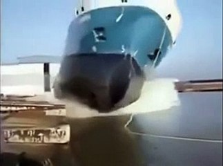 Dakhein kase new behri jahaz pani main otara jata hai. That amazing