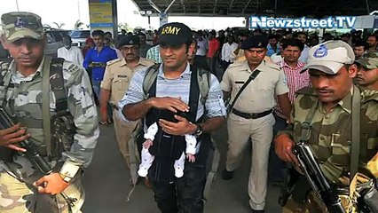 First pic: Daddy cool MS Dhoni takes care of baby Ziva