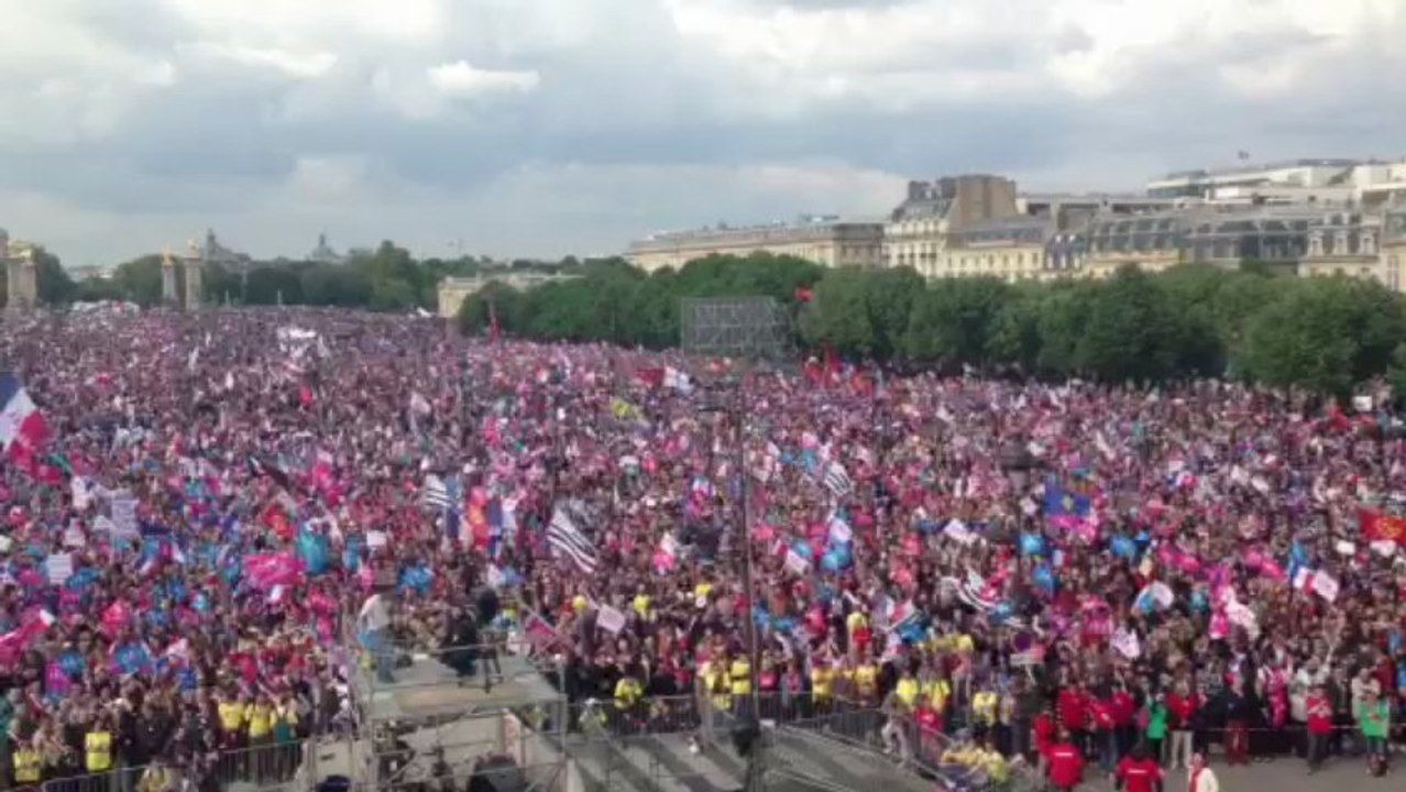 Les militants de la "manif pour tous" réunis aux Invalides