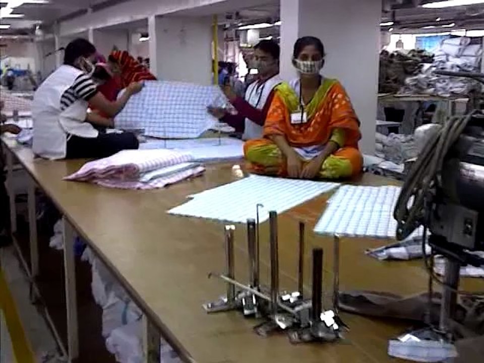 Usines textiles au Bangladesh (atelier coupe)