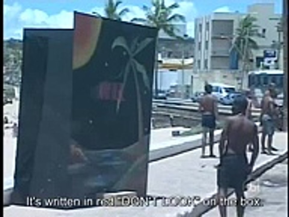 Brazilian pranks - the  don't look  box (eng sub)