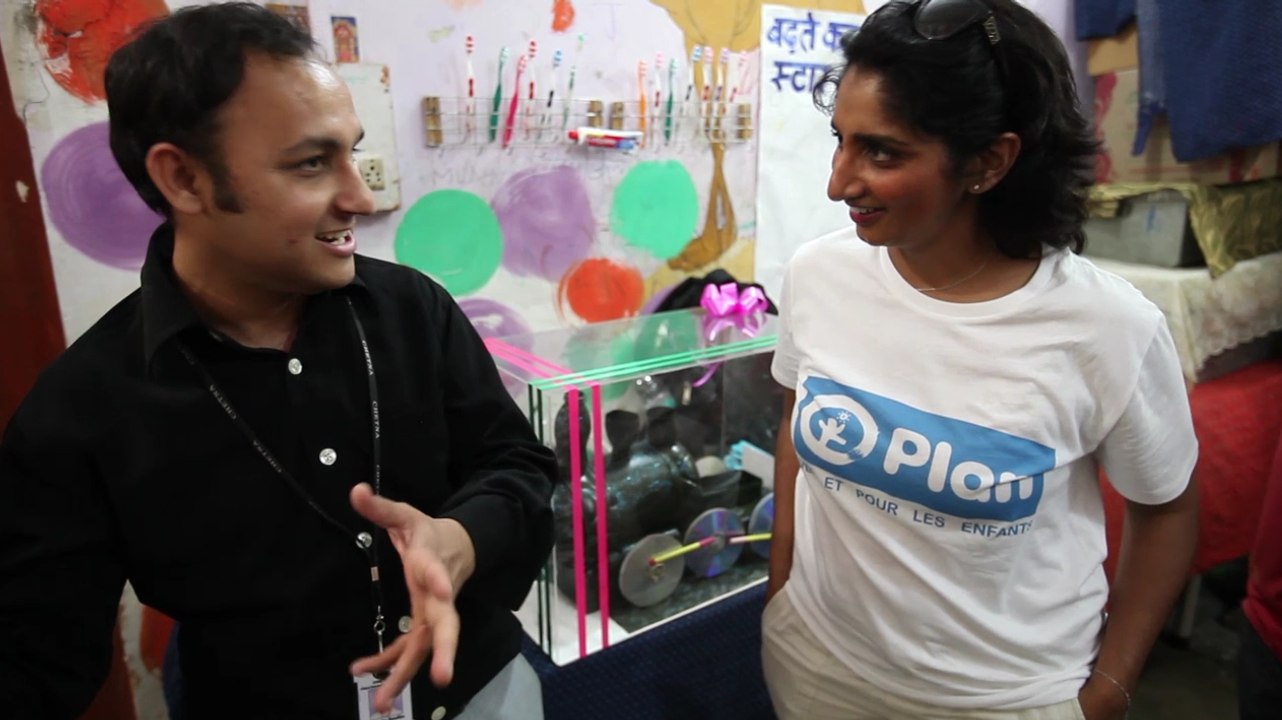 Patricia Loison en Inde avec les enfants des rues