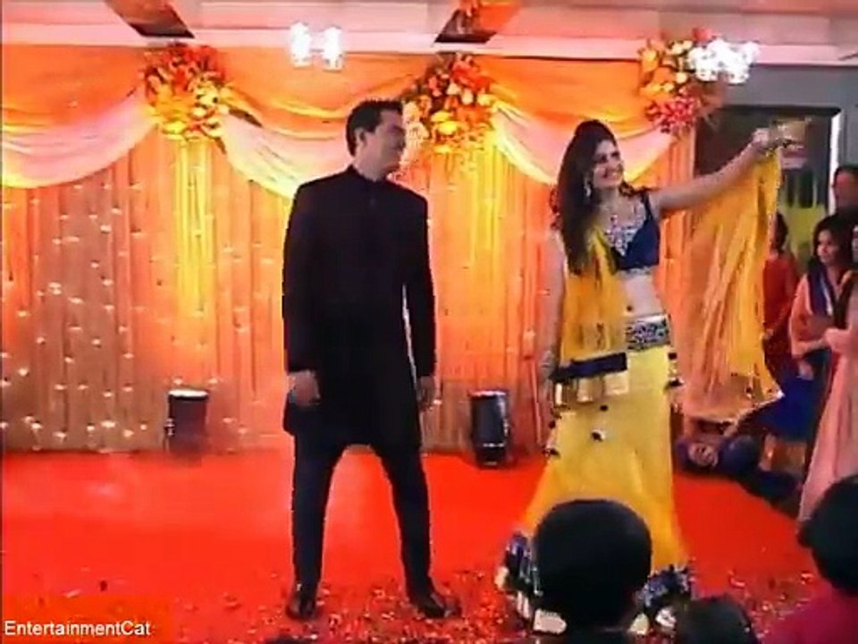 (Romantic) Bride Groom Dance on Own Mahndi (HD) - Video Dailymotion