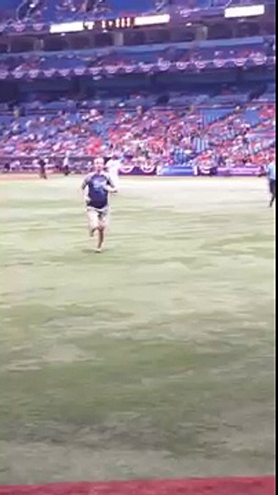 Fan runs on field rays vs orioles