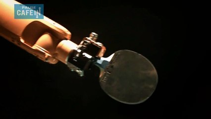 Le match acharné entre une légende du tennis de table et un robot