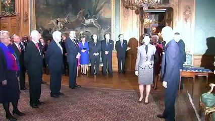 Kungen delar ut medaljer