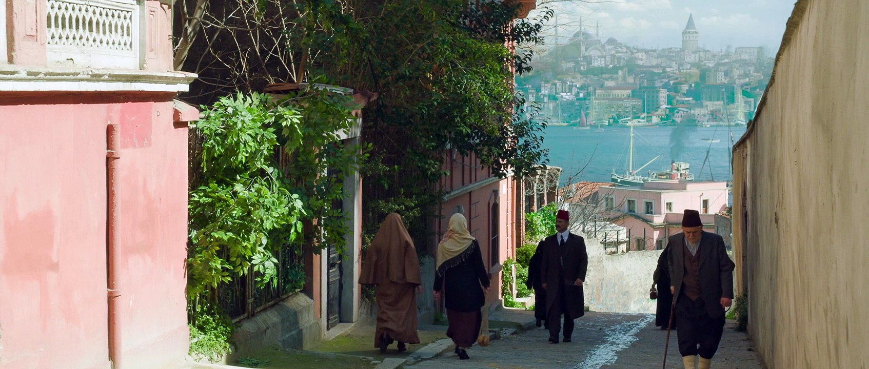 LA PROMESSE D’UNE VIE / Extrait 3 "Le Café du Destin" VF [Au cinéma le 15 avril]