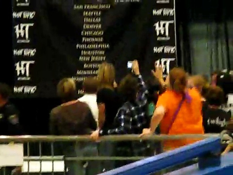 Rob Pattinson at the Galleria Mall in Dallas 11/11/2008