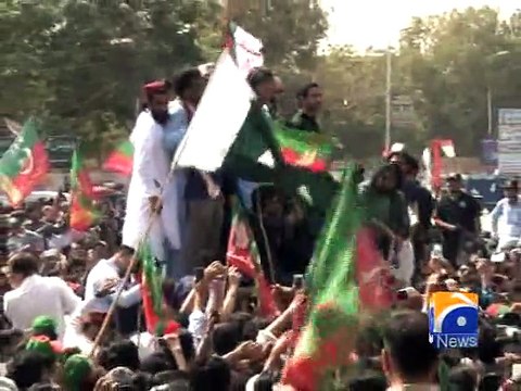 Politics of gun basic difference with Altaf: Imran Khan-Geo Reports-09 Apr 2015