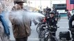GAZ POIVRÉ : Une policière asperge de poivre un prof lors d’une marche pour les droits civiques