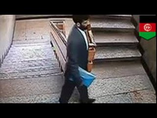 VIDEO: Un taliban est filmé détoner une bombe dans un commissariat de Kaboul