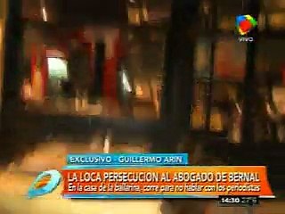 Abogado de Bernal escapa de las cámaras