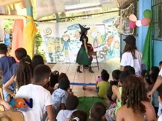 Video herunterladen: Niños de una escuela puntarenense celebraron su día entre risas y obras de teatro