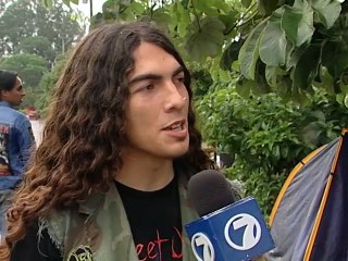 “Ni el agua nos detiene”, aseguran seguidores de Black Sabbath que ya hacen fila