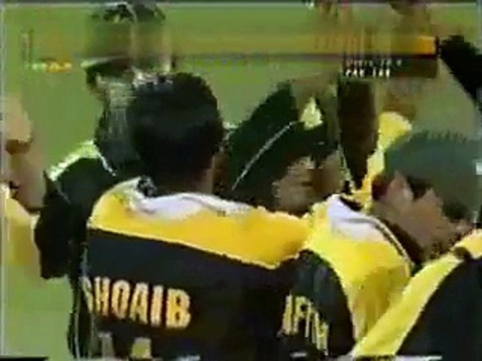 Shoaib Akhtar’s crucial 3 wickets against South Africa in Sharjah Cup