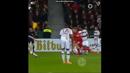 Bayern Munich: Thiago Alcántara y la violenta falta que solo fue amarilla (VIDEO)