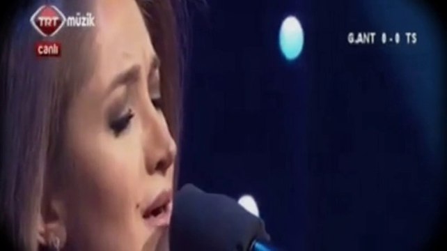 Çiğdem Yarkın - -Bunca cevrinle gönül ülkesi virâne olur