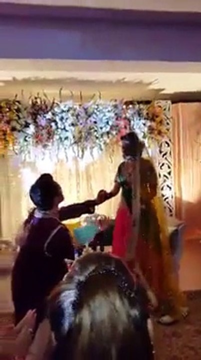 Beautiful Ayeza Khan and  Danish Taimoor Mehndi Dance