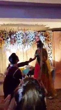 Beautiful Ayeza Khan and Danish Taimoor Mehndi Dance