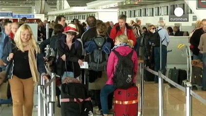 Francia, ancora centinaia di voli cancellati