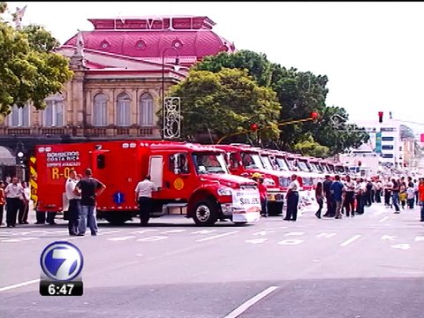 Bomberos de Costa Rica celebra su semana con desfile por la Avenida Segunda