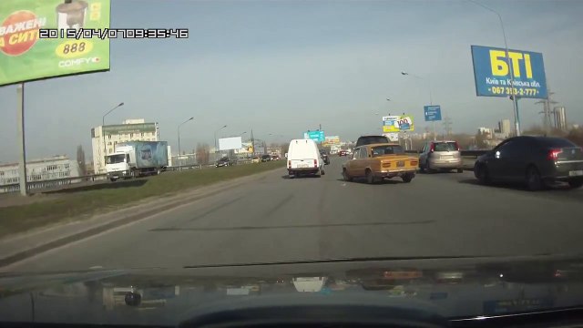 Киев - драка водителя Паджеро против водителя ВАЗа
