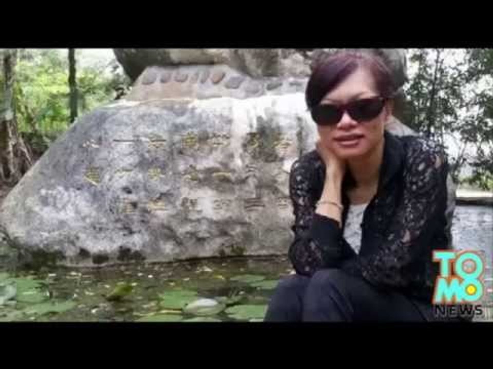 Un copain jaloux cisaille les paupières, les oreilles, le nez et les lèvres de sa petite-amie