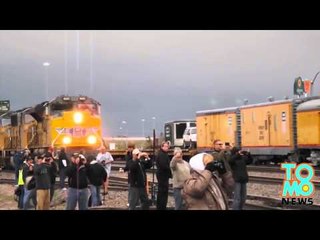 VIDEO HMMM?: Un jeune tête en l’air se fait presque écraser par un train