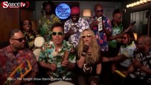 Madonna ve Jimmy Fallon'dan Holiday performansı