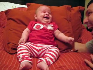 Bebe que se rie a carcajadas!