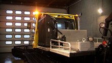 PistenBully 300 GreenTech auf dem Silo