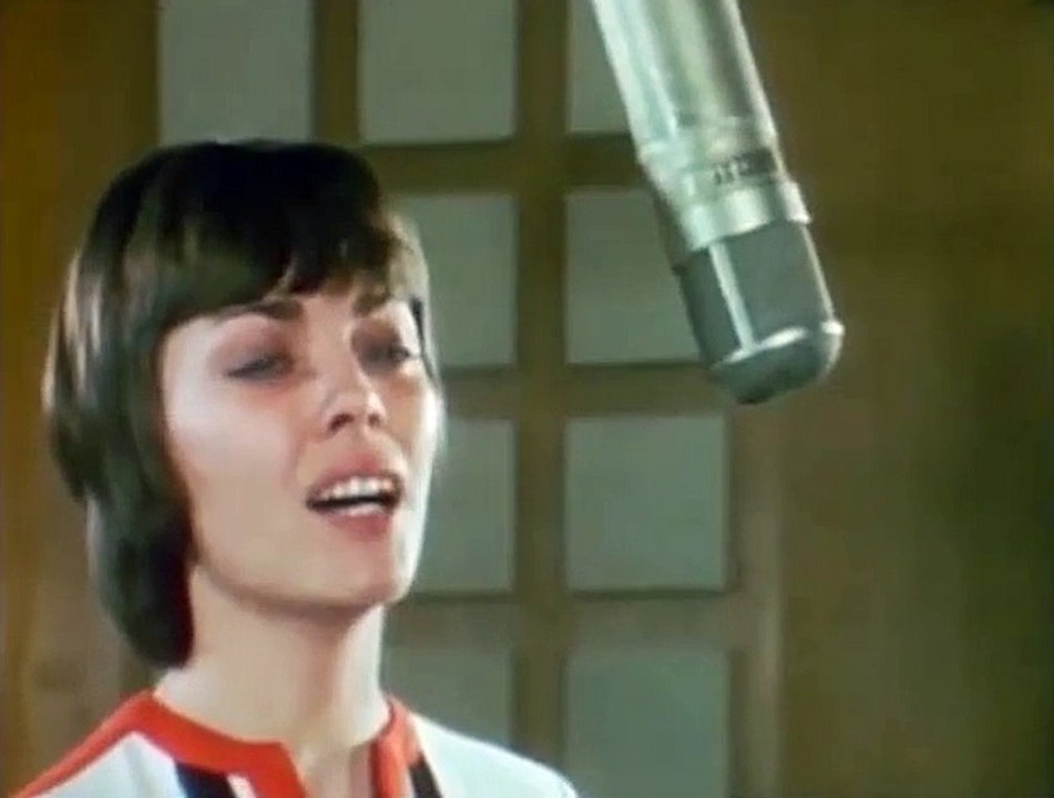 Mireille Mathieu - Une Histoire D'Amour (1971)