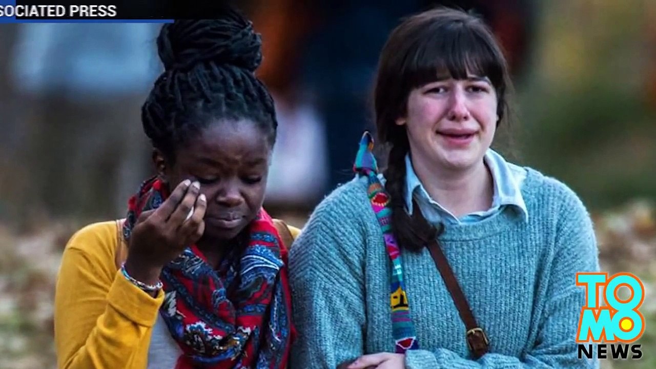 رجل يضربه قطار على جسر عبور وصديقته تقفز من ارتفاع 75متر