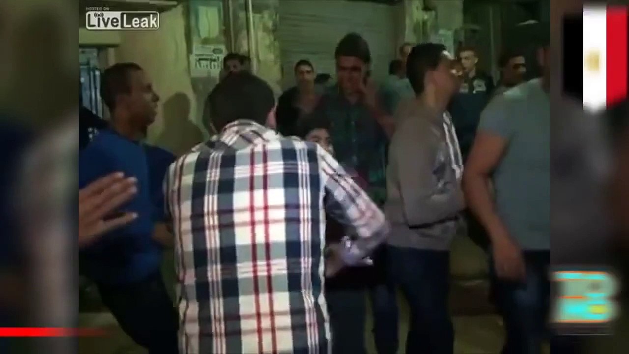 أحمق ثمل يطلق النار في حفلة رقص في مصر فيصيب أحد الحاضرين