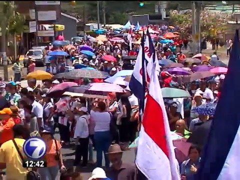 Mayoría de centros educativos inician la semana bajo candado