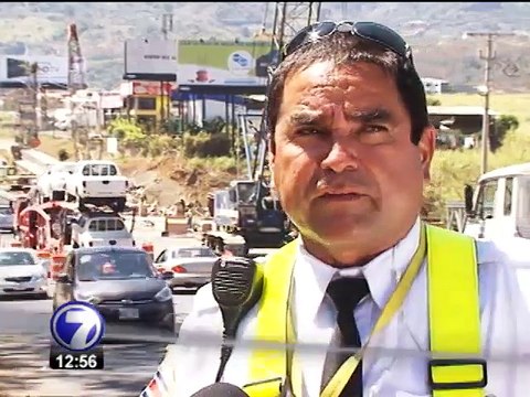 Conductores hacen filas hasta 20 minutos tras remover segundo puente en Circunvalación