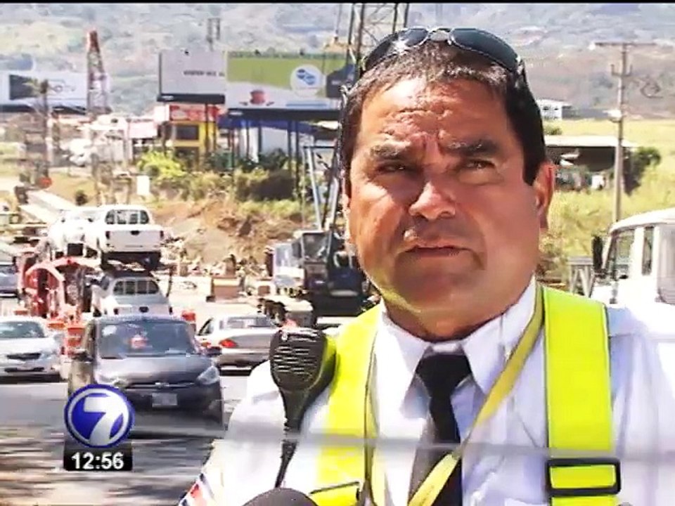 Conductores hacen filas hasta 20 minutos tras remover segundo puente en Circunvalación
