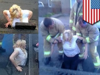 Девушка застряла в канализации, пытаясь достать телефон