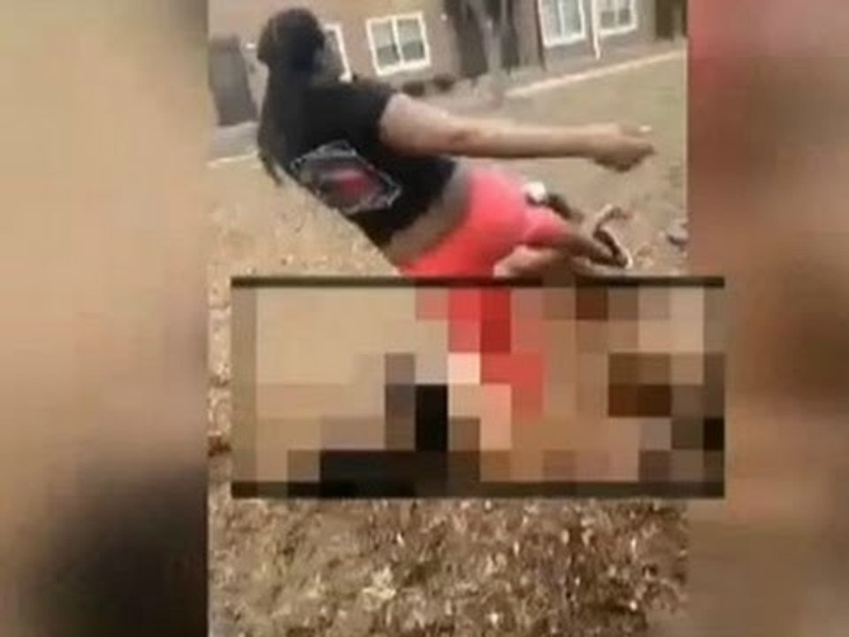 Группа женщин избила и ограбила двух сестер