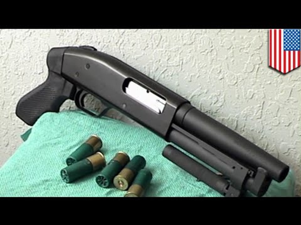 PAS MALIN: Un homme se tir une balle en voulant montrer son nouveau fusil à canon scié.