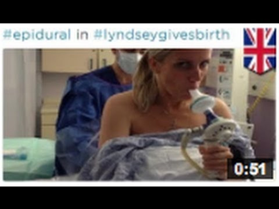 3615 TA VIE: Une mère documente son accouchement sur Twitter.