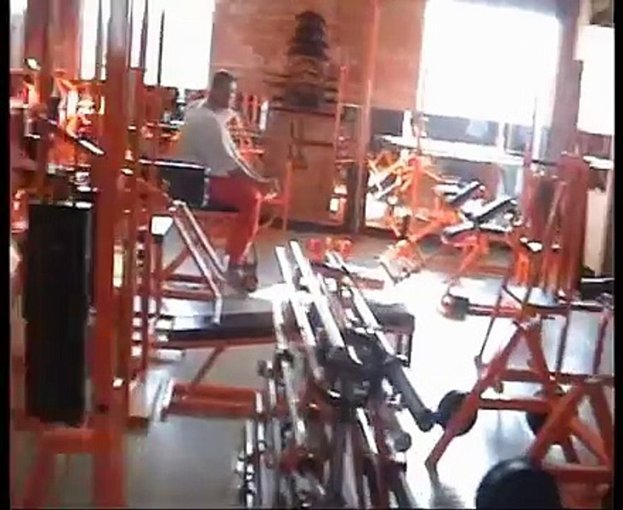 Sylvester Stallone 's gym in Santa Monica Bodybuilding centre with Tony  Montalbano